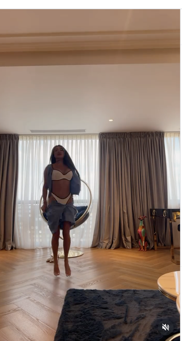 Cum arată penthouseul în care locuiește Roxana, iubita lui Cătălin Cazacu. Pe terasă are și piscină