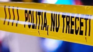 Un adolescent de 16 ani și-a luat viața, după o ceartă cu iubita. A fost găsit fără suflare de bunica lui