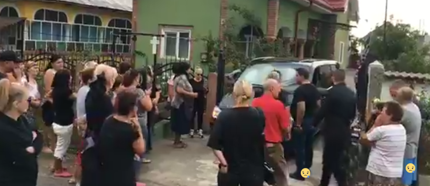 Maşina cu trupul neînsufleţit al Denisei a ajuns la Ştefăneşti