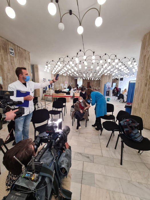 O bătrână în vârstă de 105 ani, din București, s-a vaccinat cu a treia doză de ser Pfizer/BioNTech. “Singura soluție să scăpăm”