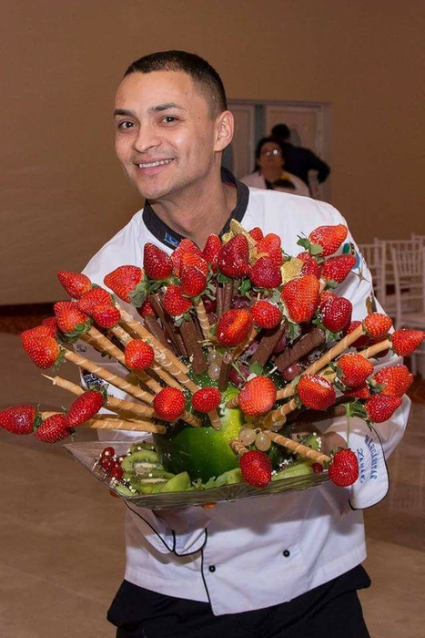 Marian şi una dintre creaţiile sale culinare