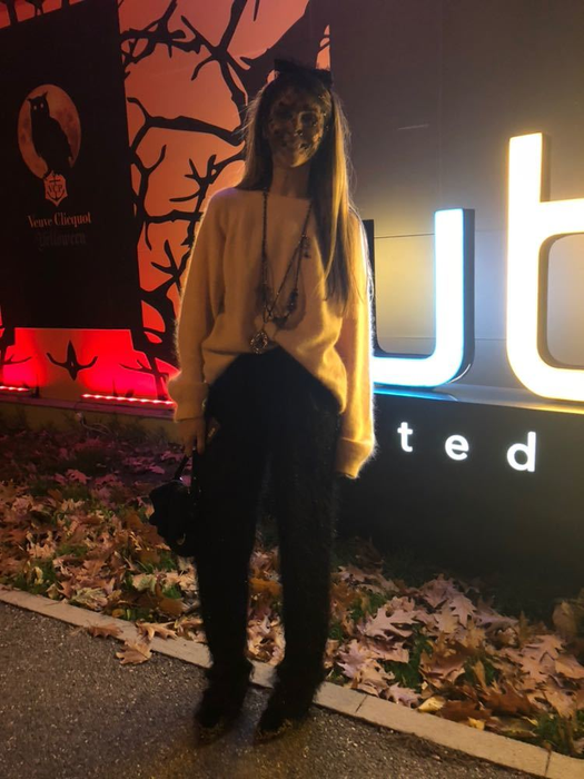 Silvia, câştigătoarea primei ediţii a concursului "Bravo, ai stil!", a venit la super-petrecerea Almaz