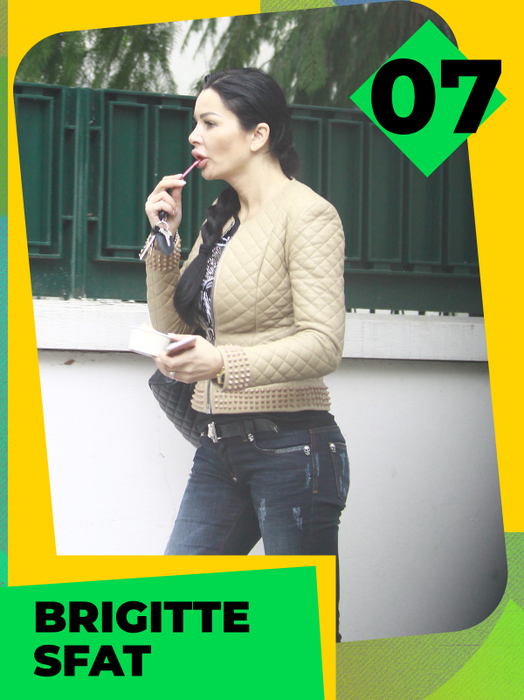 TOP 30 sexy vedete care au făcut show cu frișcă și cu înghețată! Antonia, Delia și Babs nu s-au putut abține! Avem 100 de fotografii de colecție!