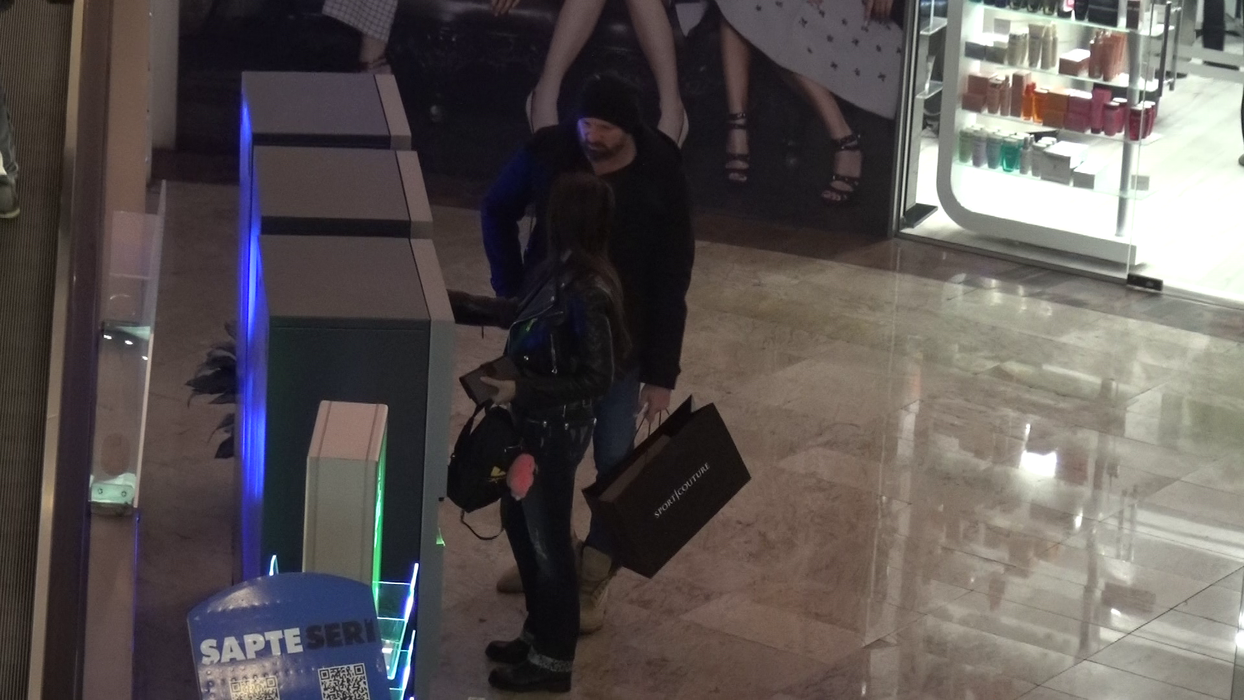 Bogdan Stelea & iubita plătesc parcarea ”fifty-fifty”!