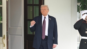 Fake-ul anului, distribuit de Donald Trump! Cum s-a lăudat că a schimbat pase în Biroul Oval cu fotbalistul Cristiano Ronaldo