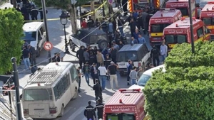 Groază în capitala Tunisiei! O teroristă s-a detonat lângă Ambasada Franței!