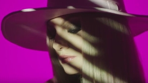 VIDEO - ALEXANDRA STAN oferă detalii neştiute despre noul său videoclip: "Cred că într-o viaţă anterioară am..."