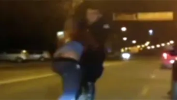 SCENE ULUITOARE in Pitesti! Bataie in plina strada pentru o fata! Fostul sot si actualul iubitul s-au caftit ca-n Sapte Pacate