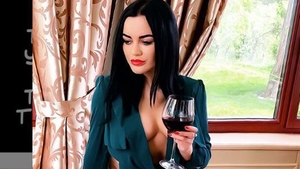 Fanii, în delir! Cum a apărut Carmen de la Sălciua pe stradă: ”Ce sâni nebunatici ai!”
