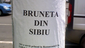 Dragostea nu are limite! Gestul inedit făcut de un tânăr din Sibiu! A umplut orașul cu afișe