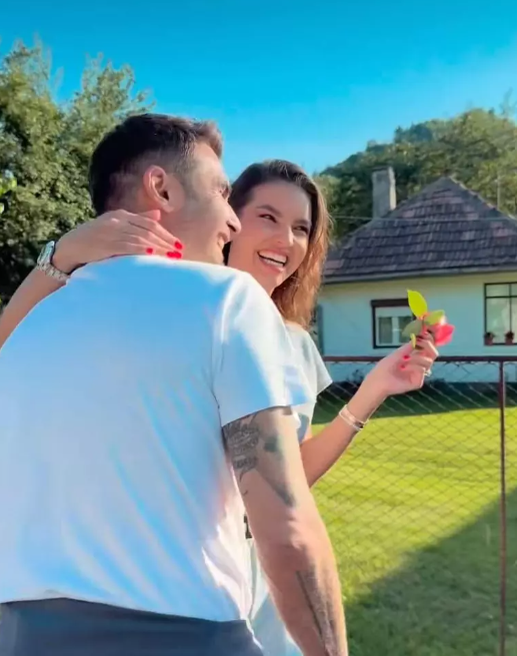 Adrian Mutu, gest neașteptat pentru soția lui, în plină stradă. Ce i-a dăruit Sandrei