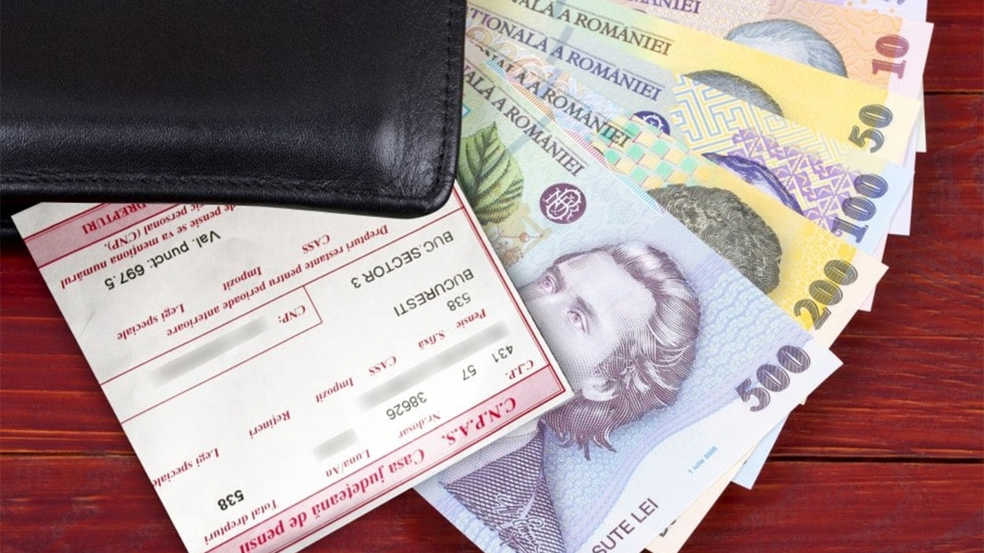 Un pensionar din România a încasat de Crăciun 4 pensii. Ce l-a nemulțumit după ce a primit 14.800 de lei