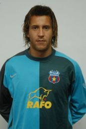 Cum arată şi ce face acum Carlos, portarul care i-a scos peri albi lui Gigi Becali când evolua la Steaua