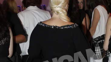 Credeai ca Oana Roman e regina gafelor vestimentare? Iata o cunoscuta cantareata la un pas sa explodeze intr-o rochie super mulata