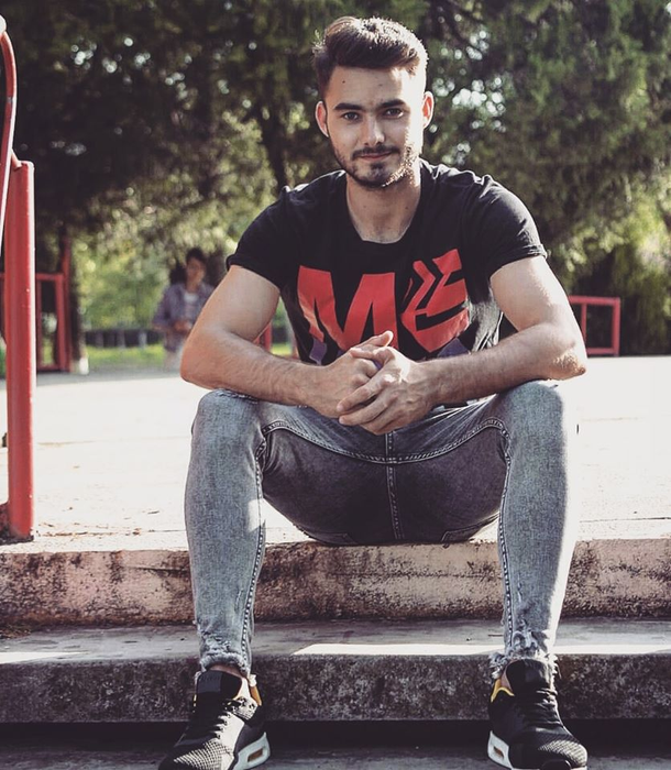 Duhovnicul tânărului care s-a sinucis în Buzău, îngenuncheat de durere! Mesajul cutremurător postat despre Vasile Burtea
