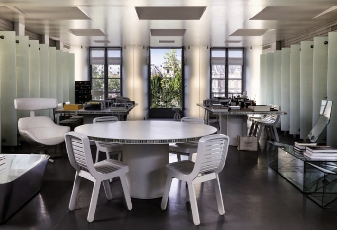Apartamentul în care a locuit Karl Lagerfeld, vândut cu 10 milioane de euro! Imobilul luxos are 3 camere cu vedere la râul Sena și Muzeul Luvru