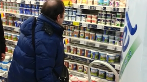 Cornel Palade si-a invins fobia de shoppping si a mers singur la cumparaturi. Vezi cum s-a descurcat printre rafturi!