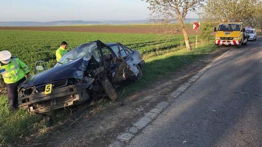 Accident cumplit! Copil de 14 ani, beat mort la volan!