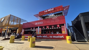 De necrezut! Cât costă 4 mici cu pâine și muștar la Beach, Please! 2025