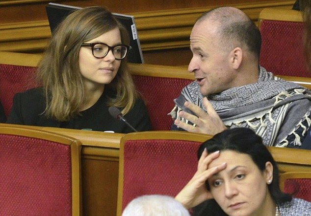 Acest fost fotomodel de 24 de ani a isterizat Internetul, după ce-a primit funcţia de ministru adjunct de Interne