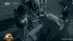 Scene de panică la "Ferma Vedetelor"! Unul dintre concurenți s-a accidentat și a leșinat: "L-am văzut cum i s-au încleștat degetele și s-a albit la față"