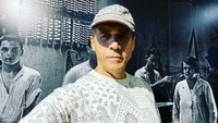 Îl recunoști? Actorul după care româncele suspinau în anii ’90 are 67 de ani acum și e schimbat total