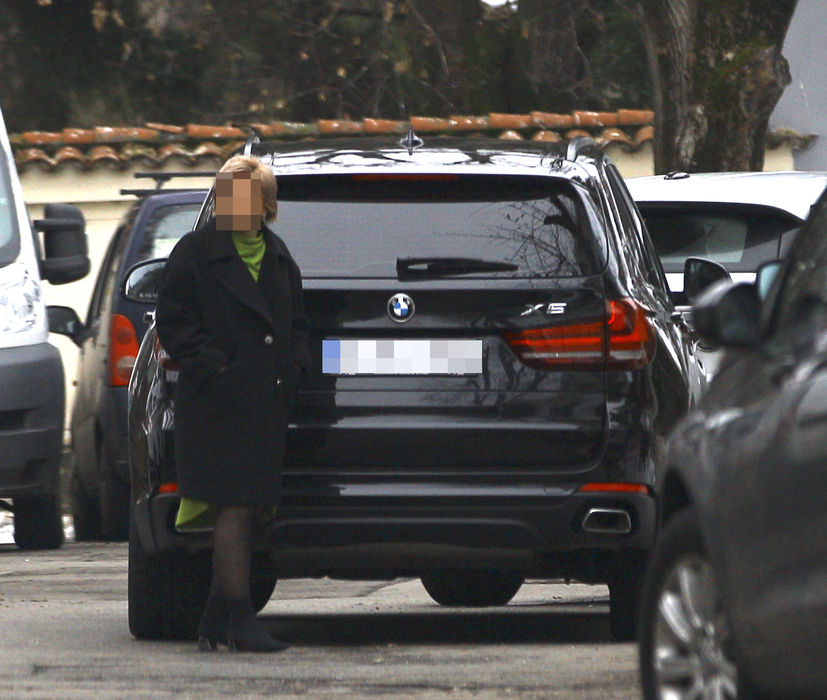 Viorica Dăncilă urmează să se mute într-o super vilă, din cartierul Primăverii. Până la momentul respectiv, șoferul și o persoană de încredere se asigură că renovarea merge ca la carte