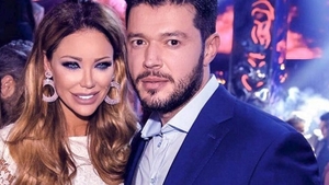 Cea mai emoţionantă fotografie de până acum cu VICTOR SLAV în rolul de tătic! „Două picături de apă!“