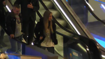 Intre doi nu o... ploua! Tania Budi isi foloseste fratele si un prieten pe post de bodyguarzi