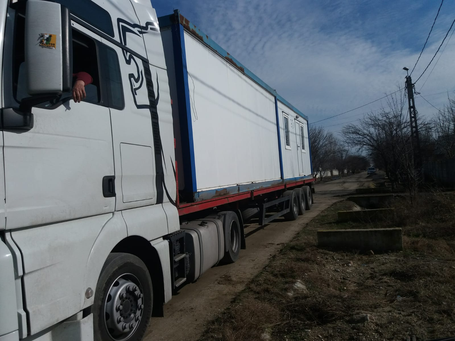 Containerele folosite de sinistrații de la Rast au primit o nouă utilizare