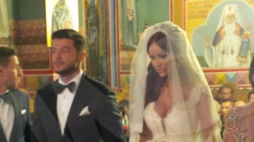 Primul sărut dintre Bianca şi Victor Slav după ce şi-au spus DA în faţa lui Dumnezeu! Cea mai aşteptată FOTOGRAFIE a momentului