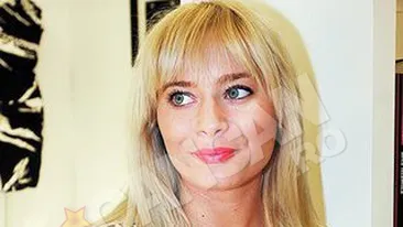 Laura Cosoi, reuniune de clasa in rochia de acum 10 ani. A fost insotita de bunica!