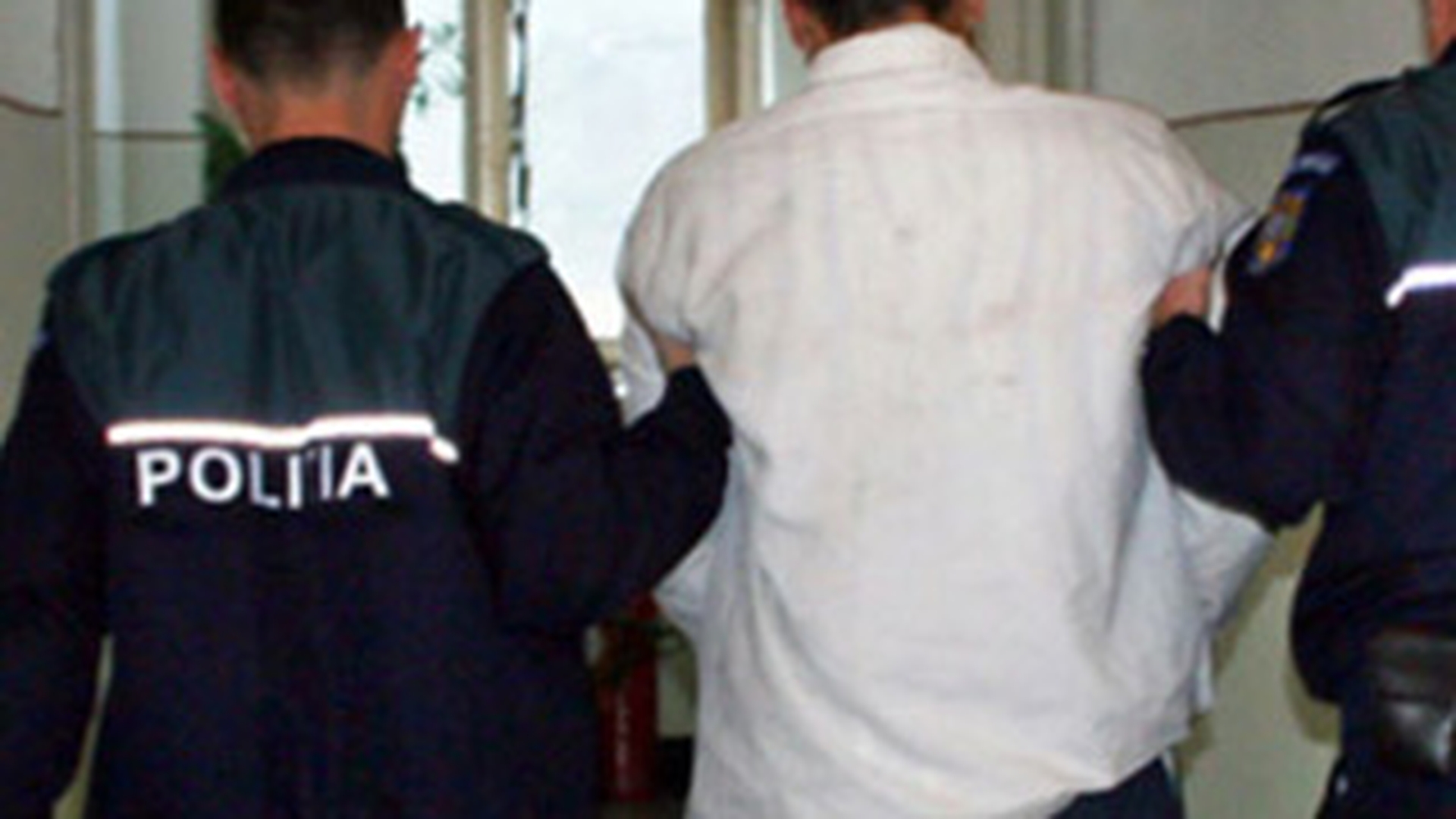 Un barbat din Botosani a fost jefuit de peste 30.000 de euro de patru persoane