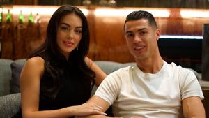 Cristiano Ronaldo a cerut-o, în sfârșit, de soție pe Georgina Rodriguez. Cum arată uriașul inel de logodnă
