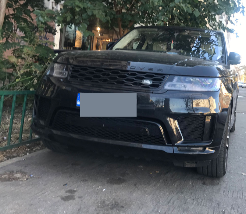 Theodora are o super mașină care valorează 100.000 de euro