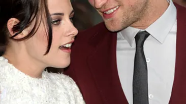 Robert Pattinson a sorbit-o din priviri pe Kristen Stewart!