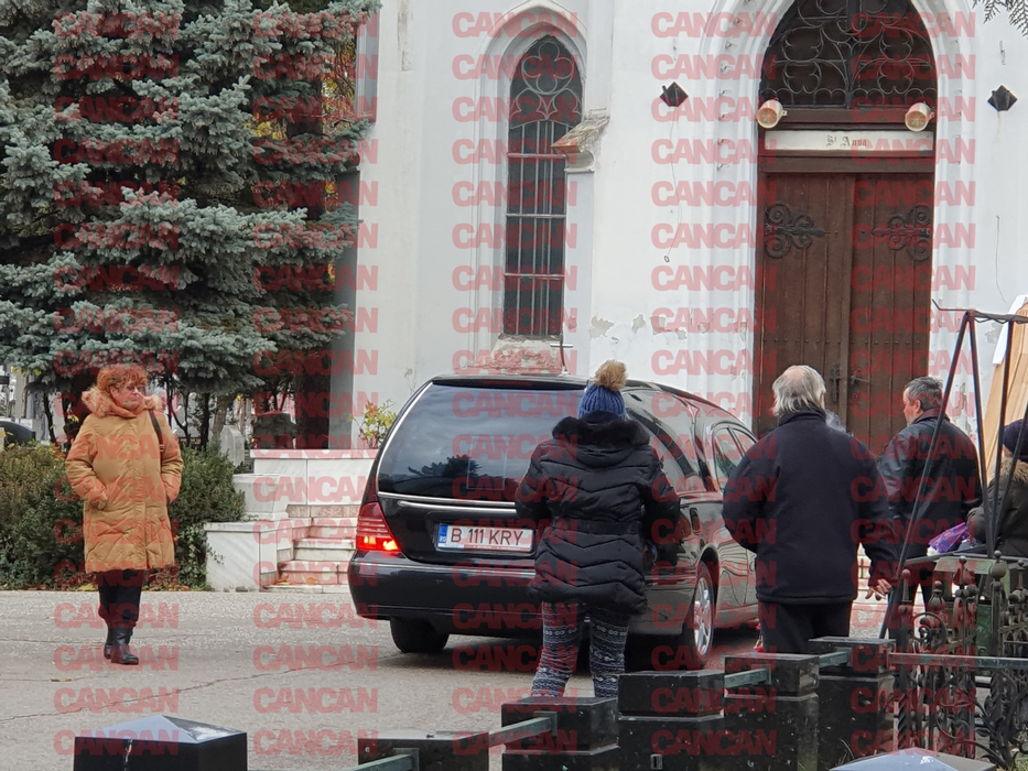 Dricul cu trupul neînsuflețit al cântăreței a ajuns la Cimitirul Catolic / sursă foto: CANCAN.RO