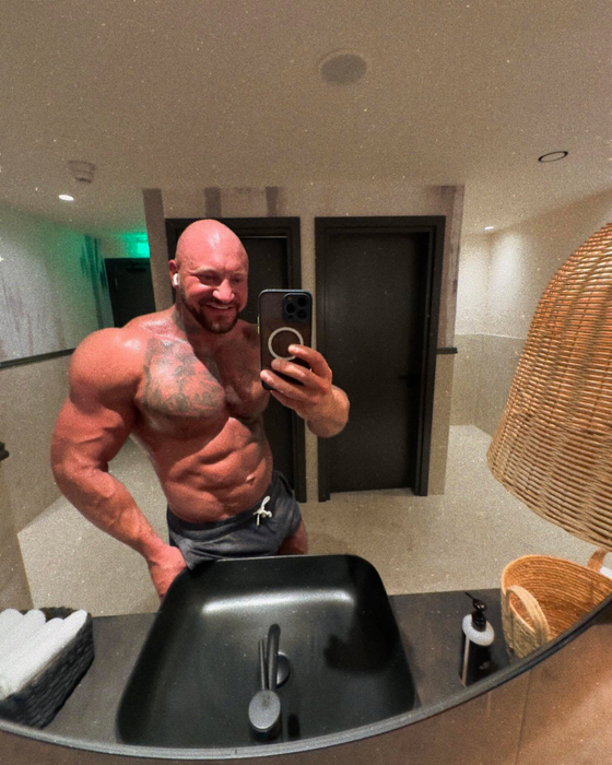 Tragedie în culturism! Un cunoscut bodybuilder a murit la 33 de ani după o urgență medicală petrecută pe scenă
