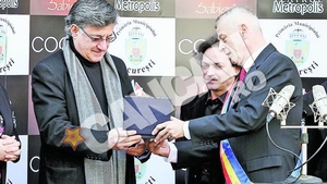 Primarul general sustine dezvoltarea teatrelor din Capitala. Ion Caramitru a primit "Placheta Bucurestiului"