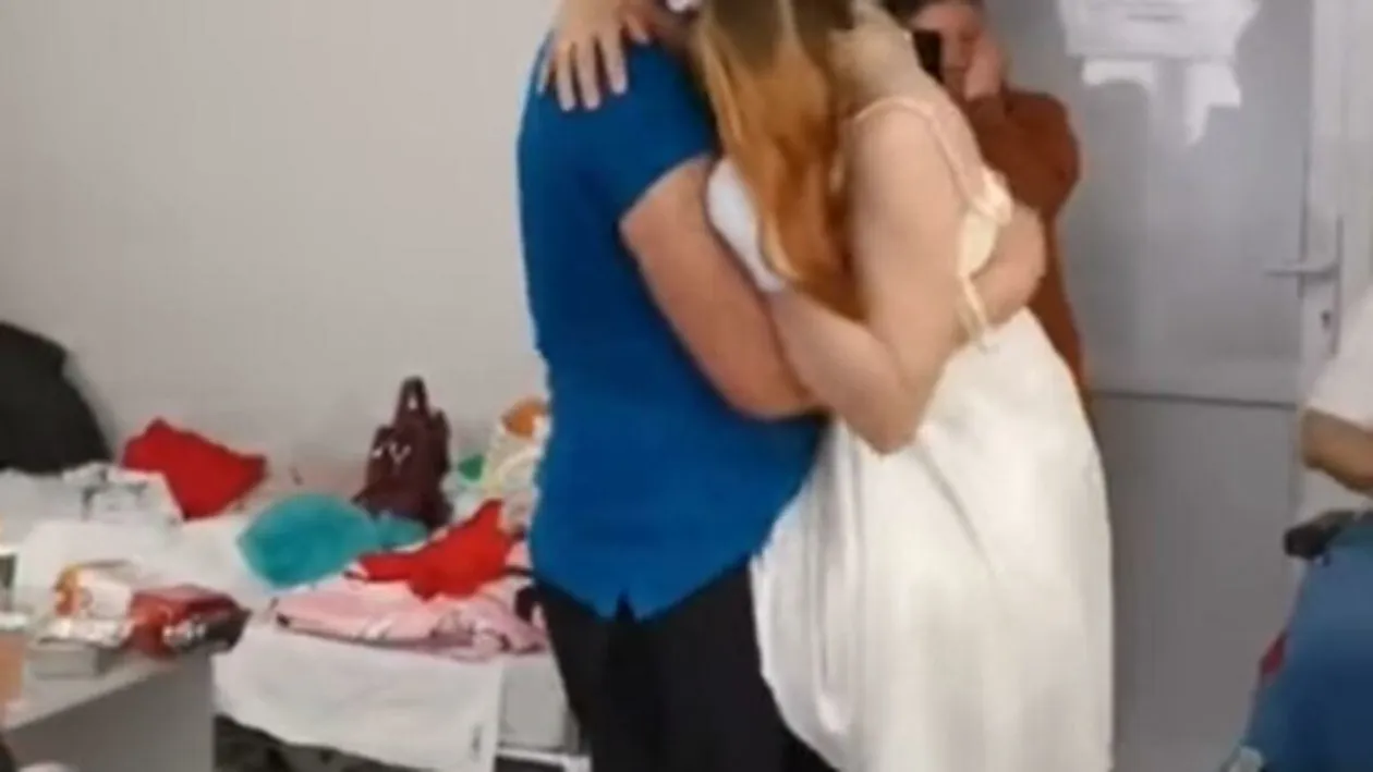 Povestea asistentei de 23 ani, rămasă fără ambele picioare, care acum a fost mireasă