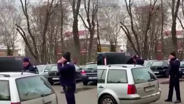 A fost lovit de un jandarm! Motivul: l-a întrebat de ce nu poartă mască de protecție. „De ce vă puneți masca acum”