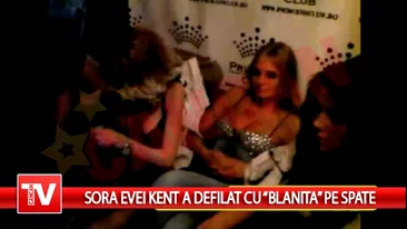 Sora Evei Kent a defilat cu blanita pe spate