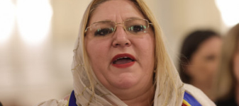 Șoșoacă inventează nenorociri la televiziunea rusă: „Politicienii de la putere se duc în munți și opresc apa românilor”