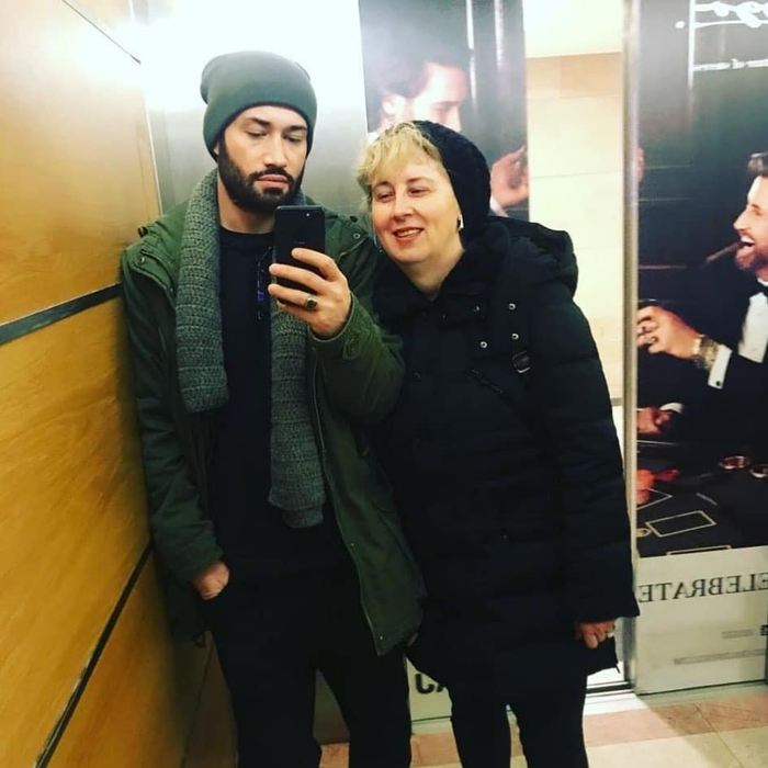 Mihai Bendeac, criticat după ce și-a făcut o poza în lift. Imaginea i-a enervat pe fani: „Din covoarele de pe Temu?”