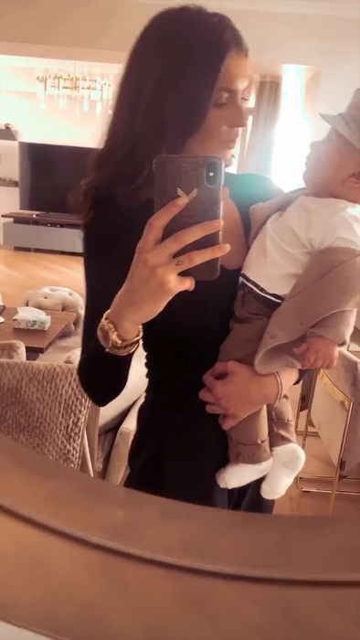 Christina Ich a publicat o filmare adorabilă cu băiețelul ei! Seamănă Noah mai mult cu vedeta sau cu Alexandru Pițurcă?