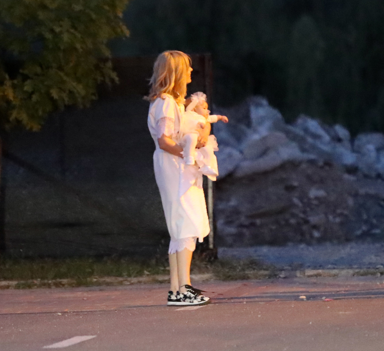 Mama şi fiica s-au ”asortat” la rochii