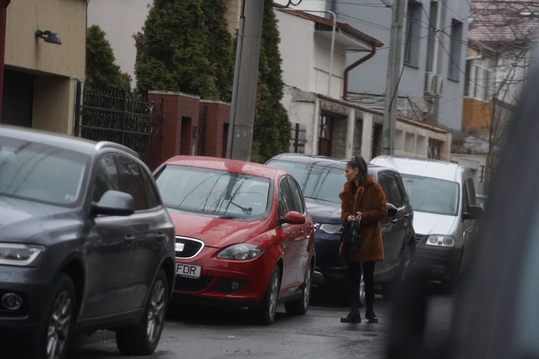 Irina Fodor a ajuns prima și l-a așteptat, câteva minute, pe Ștefan Bănică Junior (Foto: CANCAN.RO)
