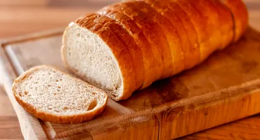 Se scumpește pâinea „săracului” de la 1 august 2025. Cât va costa o banală franzelă