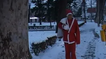 VIDEO Fernando de la Caransebes face praf Craciunul! Asculta-l aici cum canta cel mai prost colind!