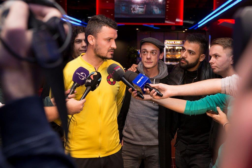 FCSB a vizionat în avanpremieră absolută comedia ,,Ghinionistul”, alături de echipa filmului